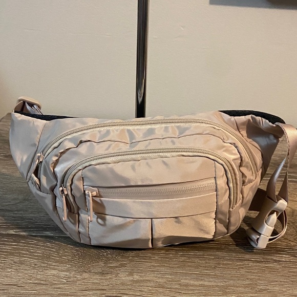 RBX Active NWOT Women's or Men’s Tan Waist or Crossbody Bag 8.5x6x1.5 3 Pockets - Picture 2 of 10